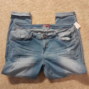 Women's WannaBettaButt Women's Mid-Rise Cuffed Ankle Jeans Distressed NWT Sz 18
